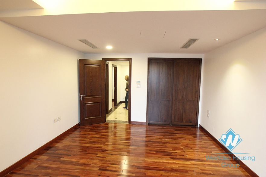 Luxury and Modern apartment  for rent in Xuan Dieu st, Tay Ho, Ha Noi